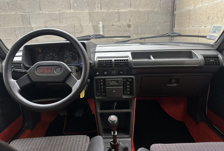 Peugeot 205 GTI 1.6 105 ch BVM5 ENTIEREMENT RESTAUREE