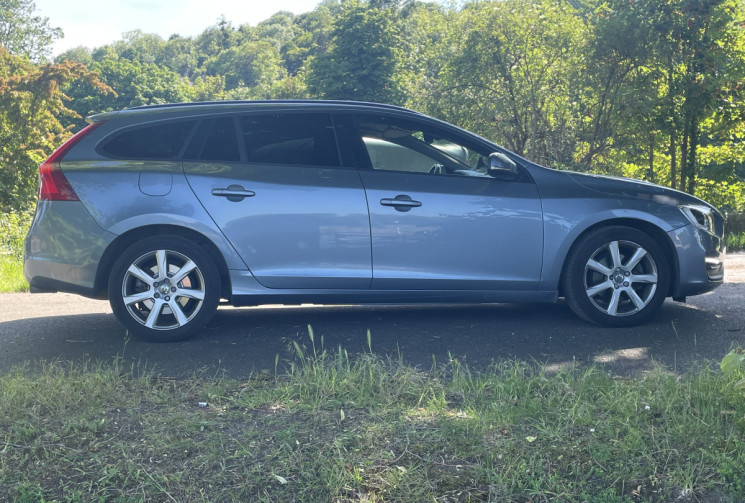 Volvo V60 1.5Ti MOMENTUM GEARTRONIC T3 152 / BOITE AUTO