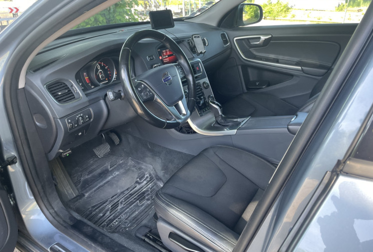 Volvo V60 1.5Ti MOMENTUM GEARTRONIC T3 152 / BOITE AUTO