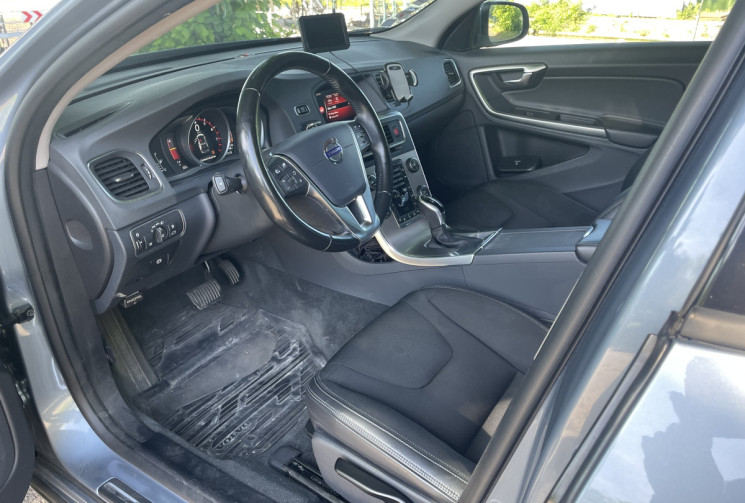 Volvo V60 1.5Ti MOMENTUM GEARTRONIC T3 152 / BOITE AUTO
