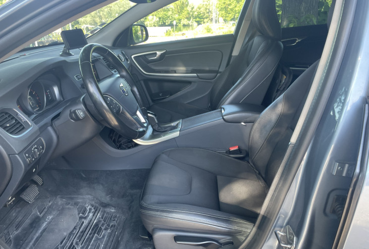 Volvo V60 1.5Ti MOMENTUM GEARTRONIC T3 152 / BOITE AUTO