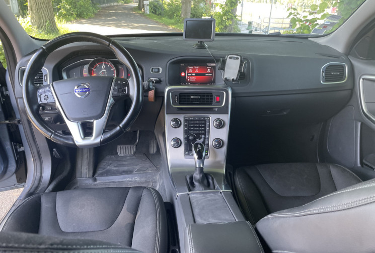 Volvo V60 1.5Ti MOMENTUM GEARTRONIC T3 152 / BOITE AUTO