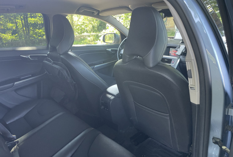 Volvo V60 1.5Ti MOMENTUM GEARTRONIC T3 152 / BOITE AUTO