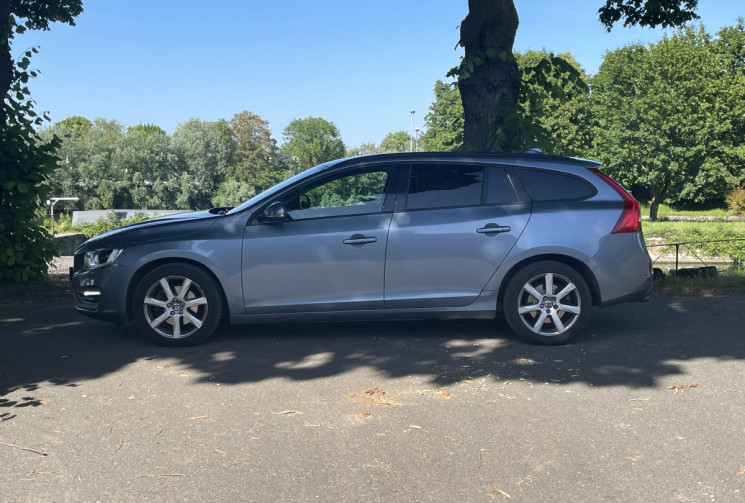 Volvo V60 1.5Ti MOMENTUM GEARTRONIC T3 152 / BOITE AUTO