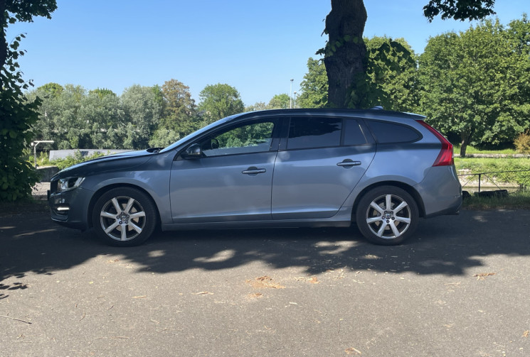 Volvo V60 1.5Ti MOMENTUM GEARTRONIC T3 152 / BOITE AUTO