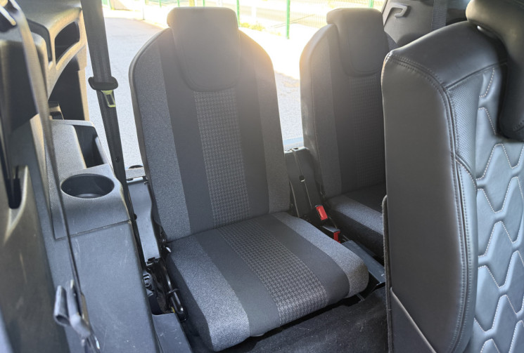 Peugeot 5008 GT 2.0 HDi 180 EAT8  7 places / Toit ouvrant / Carplay / Camera / Cuir / Entretien OK