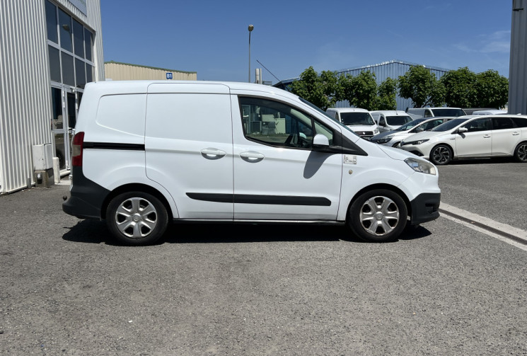 Ford Transit COURIER 1.5 TDCi 75 cv * Distribution Faite