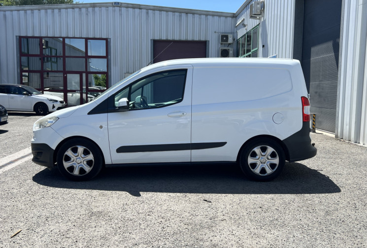 Ford Transit COURIER 1.5 TDCi 75 cv * Distribution Faite