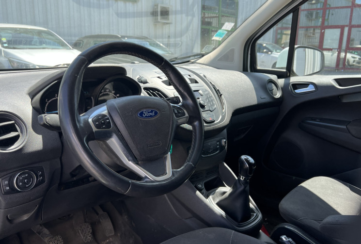 Ford Transit COURIER 1.5 TDCi 75 cv * Distribution Faite