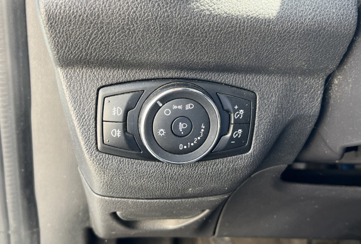 Ford Transit COURIER 1.5 TDCi 75 cv * Distribution Faite