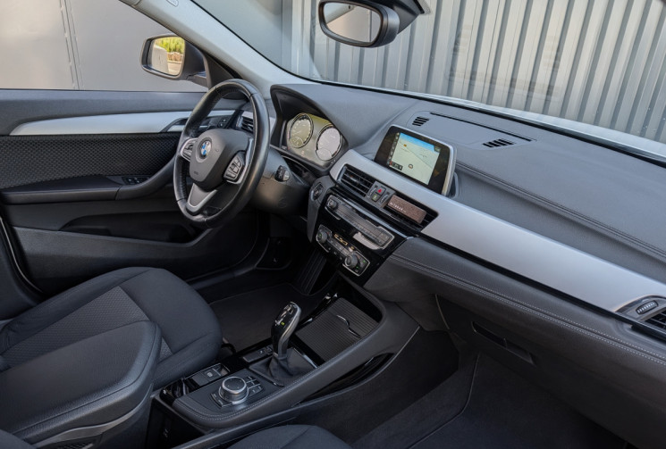 BMW X2 18i  dkg7140 cv lounge plus