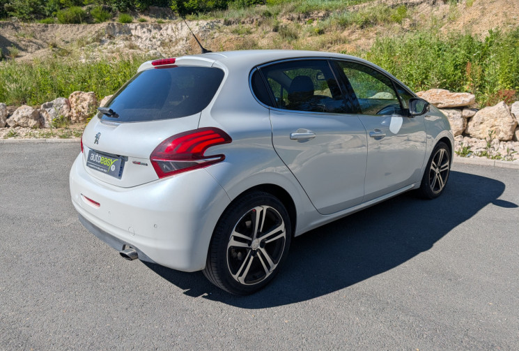 Peugeot 208 Phase 2 1.2  EAT6 110 cv GT LINE / 1° main / entretien peugeot / distri OK