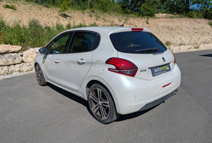 Peugeot 208 Phase 2 1.2  EAT6 110 cv GT LINE / 1° main / entretien peugeot / distri OK