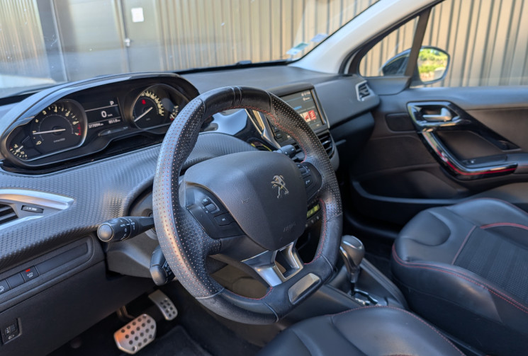 Peugeot 208 Phase 2 1.2  EAT6 110 cv GT LINE / 1° main / entretien peugeot / distri OK