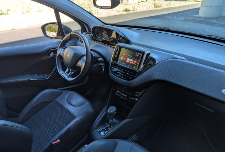 Peugeot 208 Phase 2 1.2  EAT6 110 cv GT LINE / 1° main / entretien peugeot / distri OK
