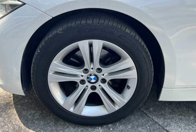 BMW Série 3 F30 318d 143 BVA Sport / GPS / Radars AR / Entretien à Jour