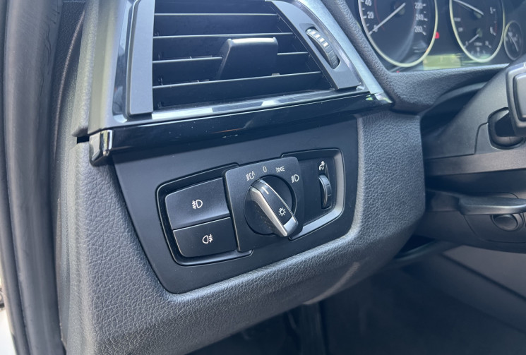 BMW Série 3 F30 318d 143 BVA Sport / GPS / Radars AR / Entretien à Jour