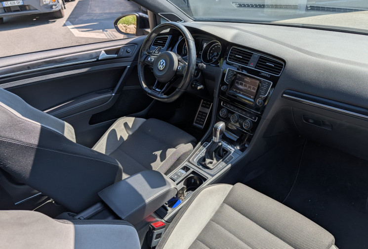 Volkswagen Golf 7 R 2.0 300 cv dsg / T.O / jantes pretoria / DCC / dynaudio / entretien wv