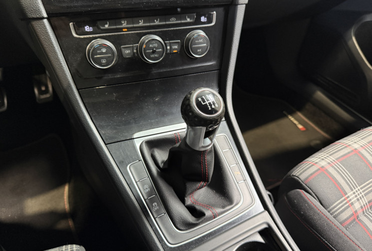Volkswagen Golf GTI 2.0 TSI 220ch 