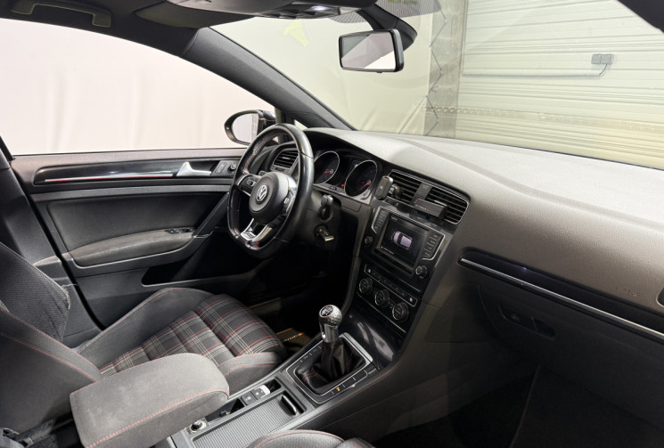 Volkswagen Golf GTI 2.0 TSI 220ch 