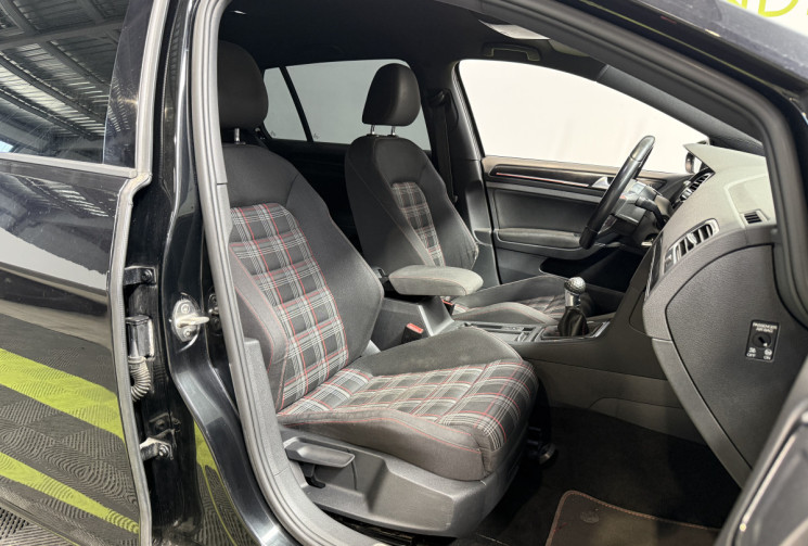 Volkswagen Golf GTI 2.0 TSI 220ch 