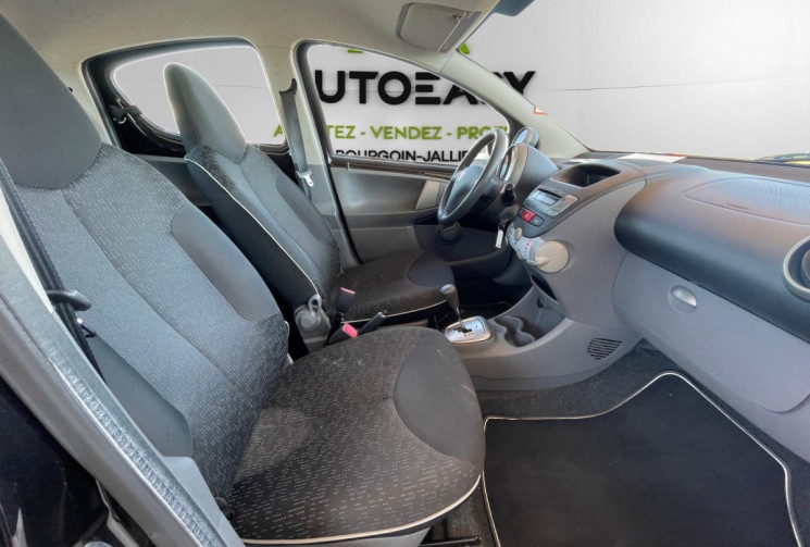 Peugeot 107 1.0 / 68 CH / TRENDY / CLIM / BVA 