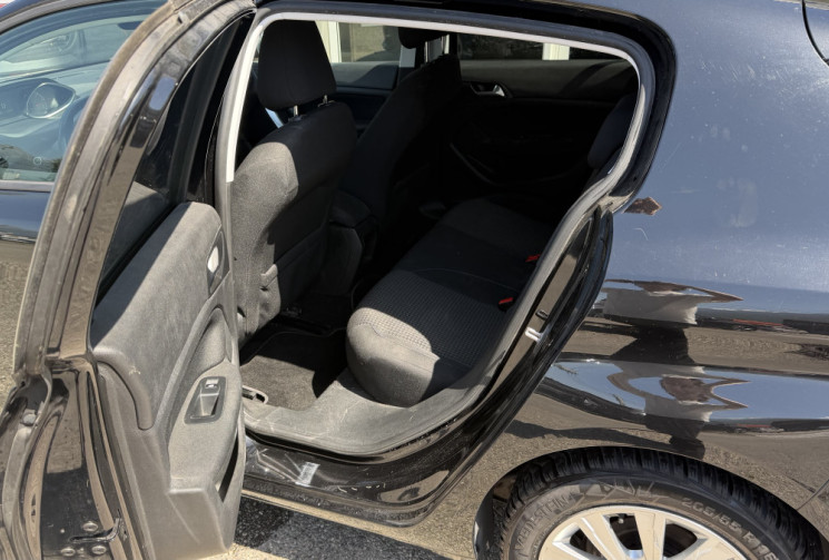 Peugeot 308 phase II 1.5 BlueHDI 16V 130 cv
