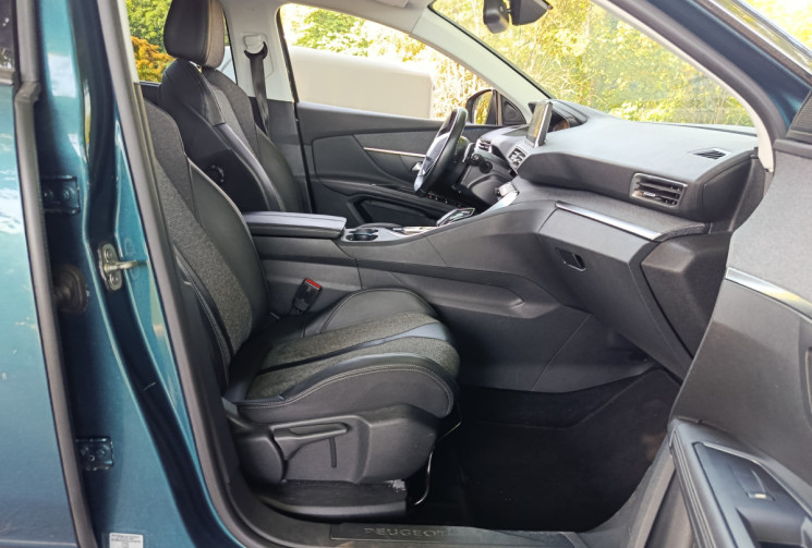 Peugeot 5008 1.2 THP Allure Business 130 / EAT8 / Courroie de distribution neuve / 7 Places