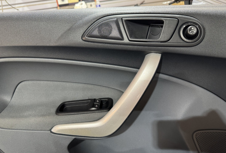 Ford Fiesta VI GARANTIE 1 AN 1.4 i 16V 96 cv TITANIUM