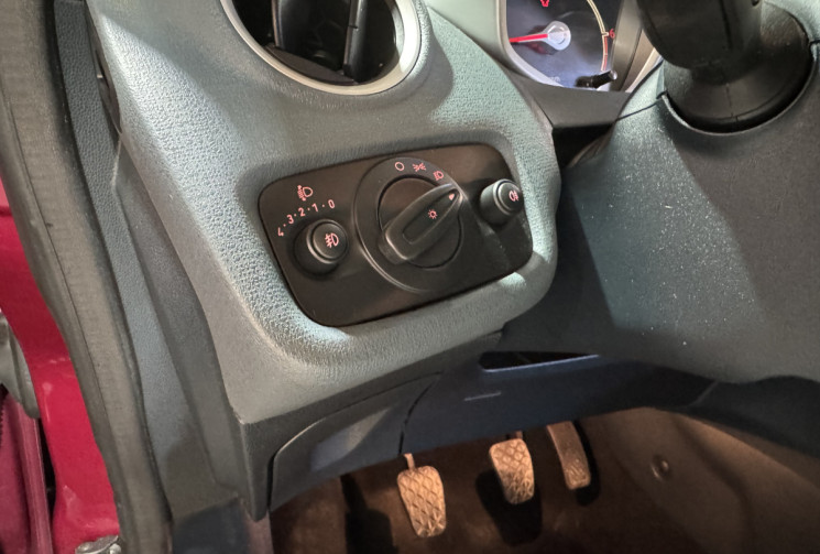 Ford Fiesta VI GARANTIE 1 AN 1.4 i 16V 96 cv TITANIUM