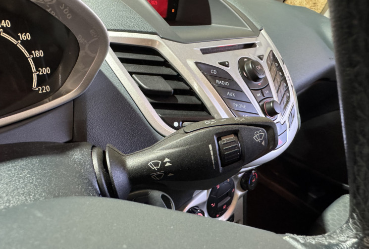 Ford Fiesta VI GARANTIE 1 AN 1.4 i 16V 96 cv TITANIUM