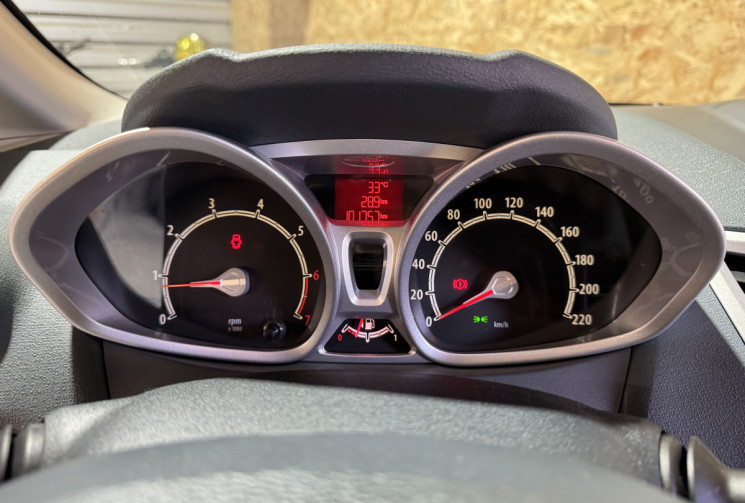 Ford Fiesta VI GARANTIE 1 AN 1.4 i 16V 96 cv TITANIUM