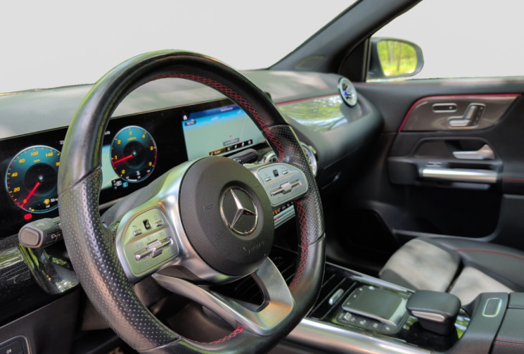 Mercedes GLA 200D 150 cv BVA AMG LINE / pack premium + / attelage / origine france 
