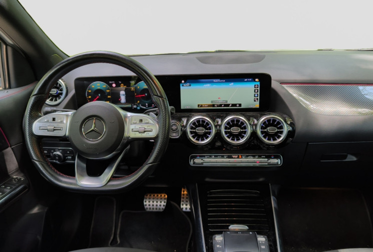 Mercedes GLA 200D 150 cv BVA AMG LINE / pack premium + / attelage / origine france 