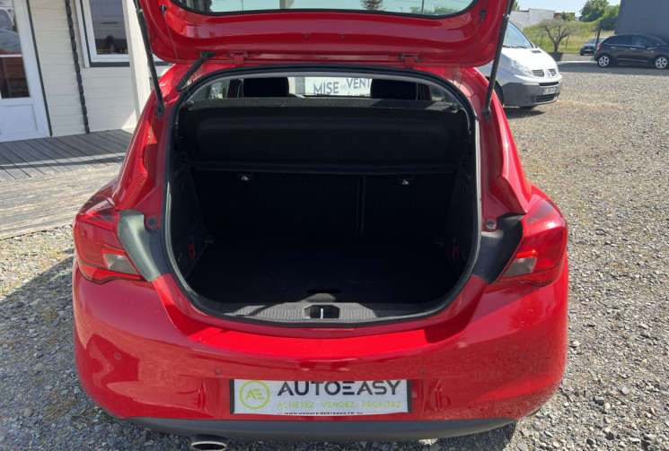 Opel Corsa E 1.4i 90ch GPS / CLIMATISATION / CARPLAY / CAMERA / RADAR AV AR