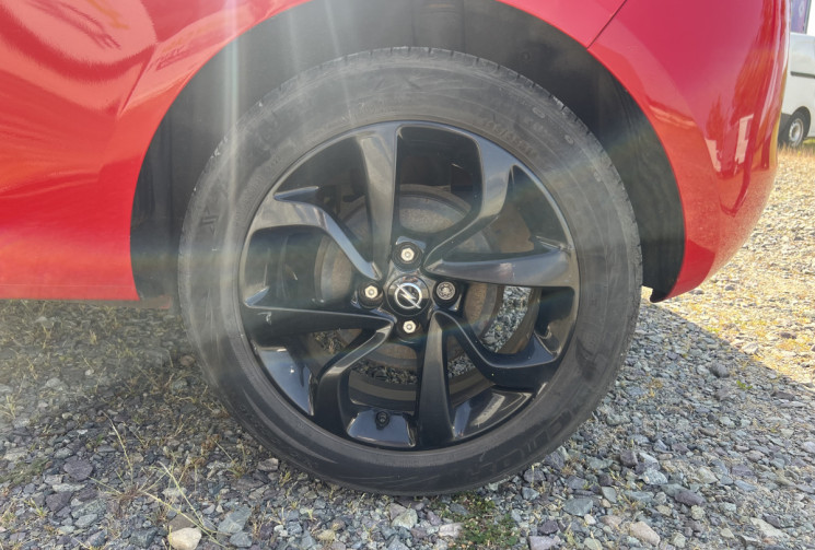 Opel Corsa E 1.4i 90ch GPS / CLIMATISATION / CARPLAY / CAMERA / RADAR AV AR