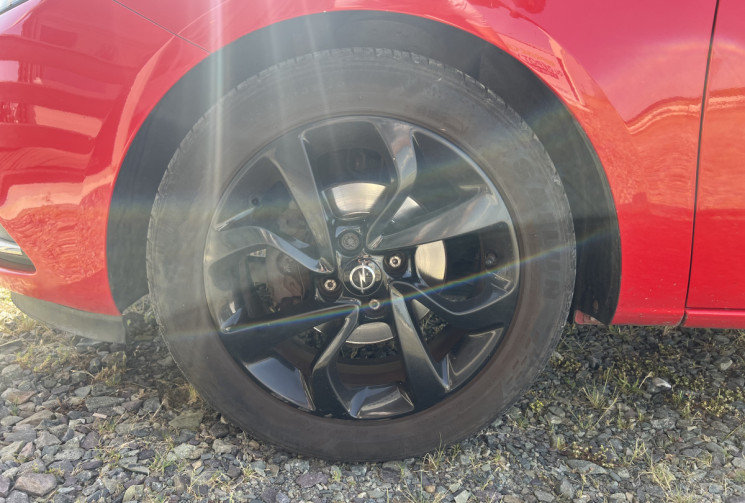 Opel Corsa E 1.4i 90ch GPS / CLIMATISATION / CARPLAY / CAMERA / RADAR AV AR