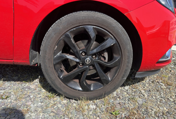 Opel Corsa E 1.4i 90ch GPS / CLIMATISATION / CARPLAY / CAMERA / RADAR AV AR