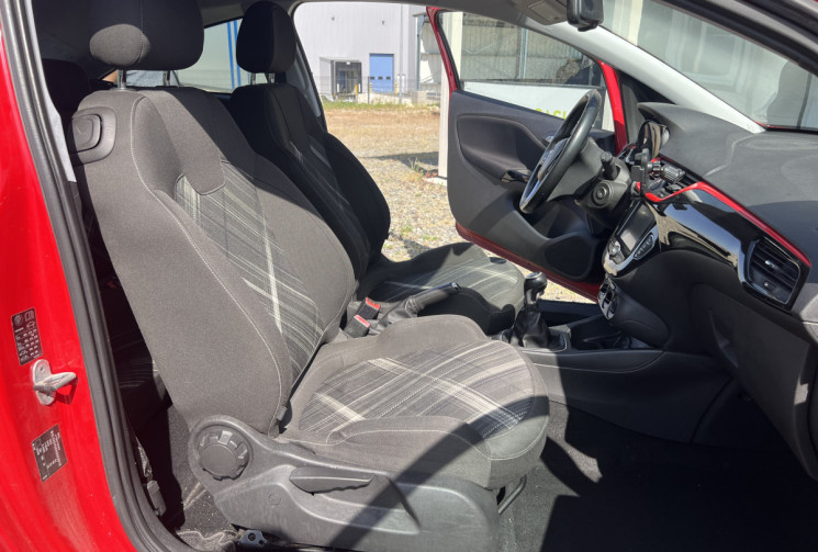 Opel Corsa E 1.4i 90ch GPS / CLIMATISATION / CARPLAY / CAMERA / RADAR AV AR
