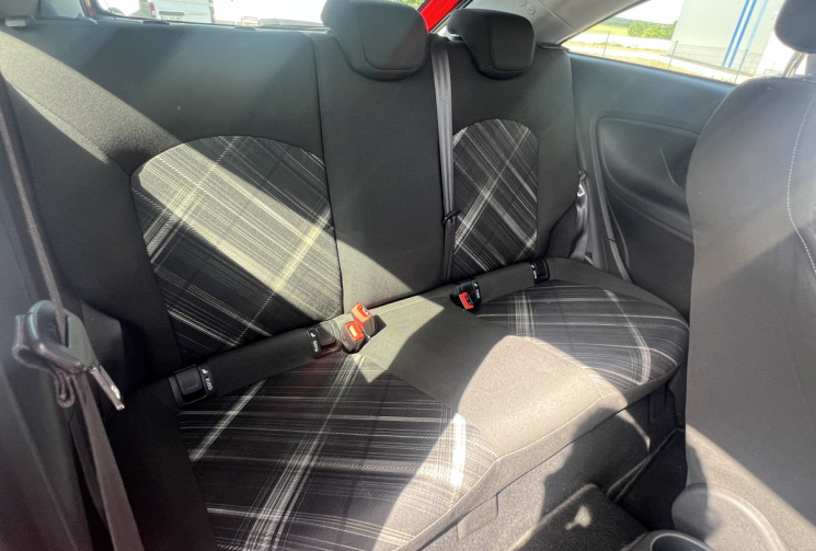 Opel Corsa E 1.4i 90ch GPS / CLIMATISATION / CARPLAY / CAMERA / RADAR AV AR