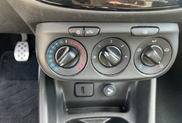 Opel Corsa E 1.4i 90ch GPS / CLIMATISATION / CARPLAY / CAMERA / RADAR AV AR