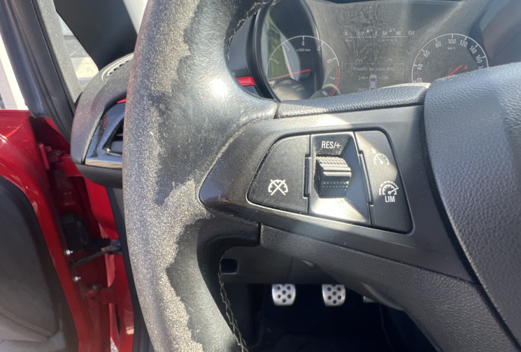 Opel Corsa E 1.4i 90ch GPS / CLIMATISATION / CARPLAY / CAMERA / RADAR AV AR