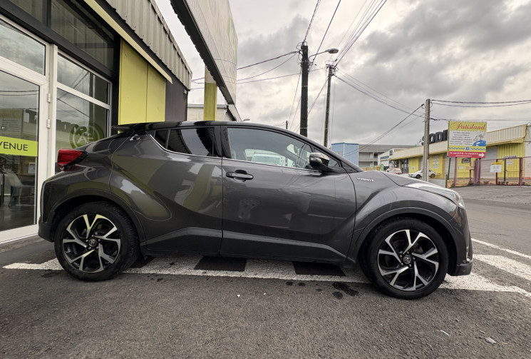 Toyota C-HR 122h Hybride Dynamic 2WD E-CVT // Boite automatique 
