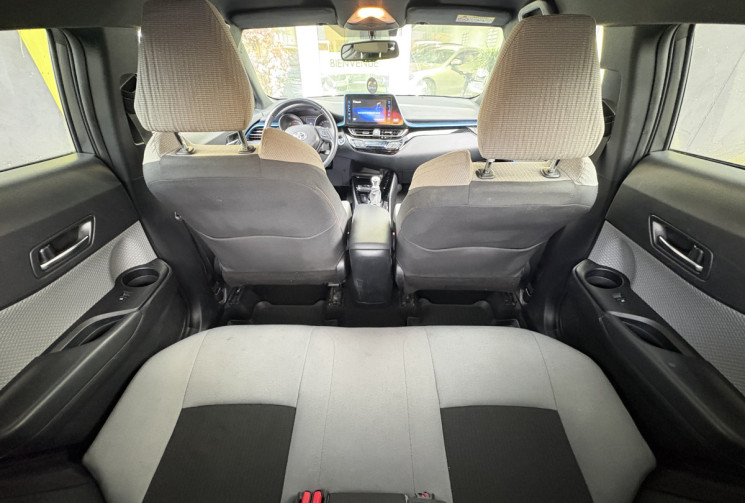 Toyota C-HR 122h Hybride Dynamic 2WD E-CVT // Boite automatique 