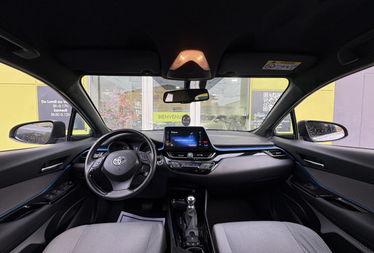 Toyota C-HR 122h Hybride Dynamic 2WD E-CVT // Boite automatique 