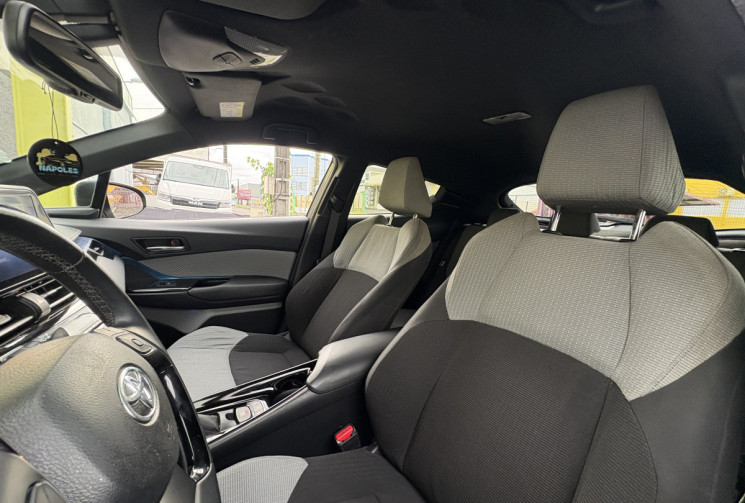 Toyota C-HR 122h Hybride Dynamic 2WD E-CVT // Boite automatique 