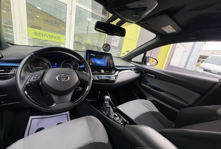 Toyota C-HR 122h Hybride Dynamic 2WD E-CVT // Boite automatique 