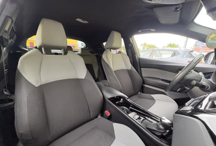 Toyota C-HR 122h Hybride Dynamic 2WD E-CVT // Boite automatique 