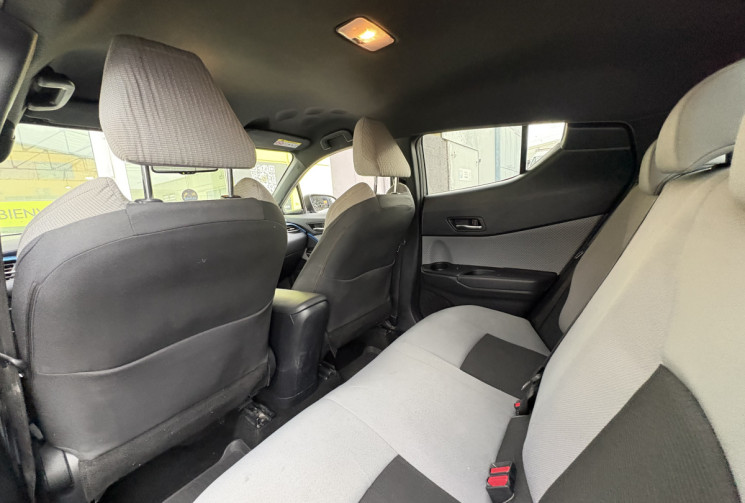 Toyota C-HR 122h Hybride Dynamic 2WD E-CVT // Boite automatique 