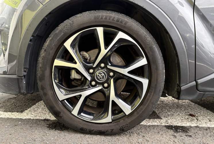 Toyota C-HR 122h Hybride Dynamic 2WD E-CVT // Boite automatique 